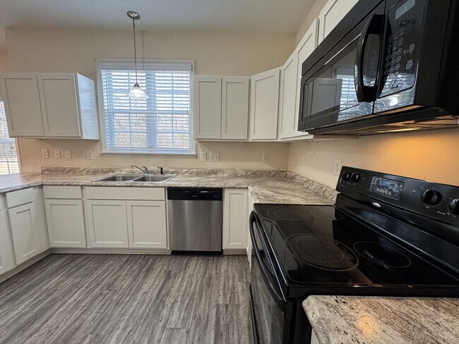 Building Photo - 200 Bonanza Dr