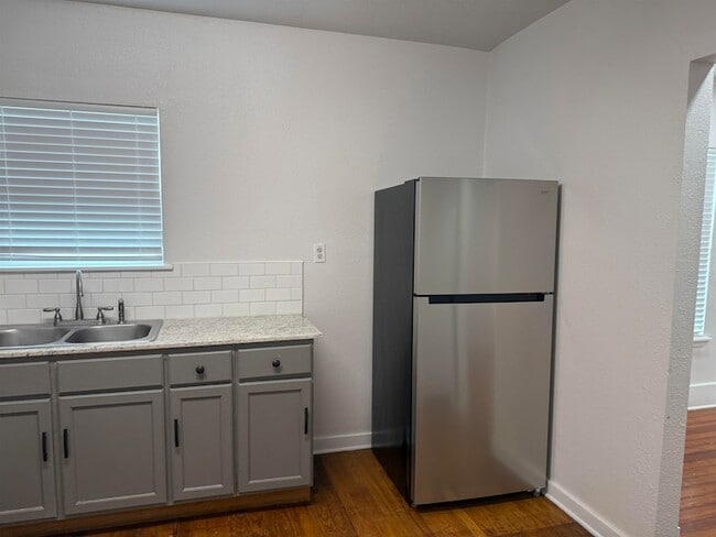 Building Photo - 508 B