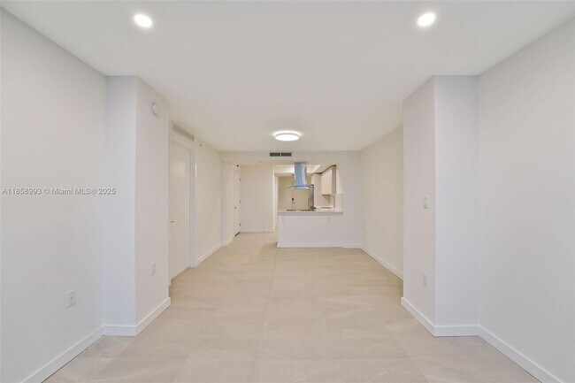 Building Photo - 1500 Bay Rd