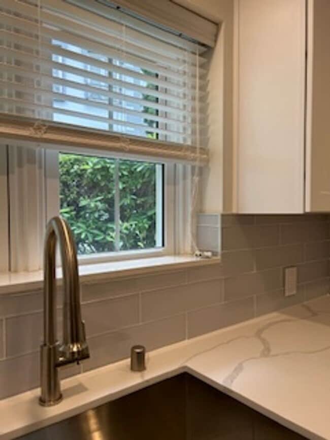 Building Photo - 9750 Newman St