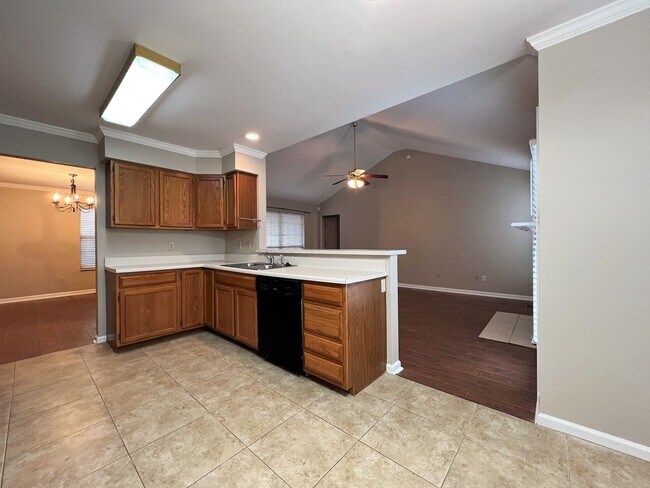 Building Photo - 3 BEDROOM , 2 BATH ON HIGHGATE CIRCLE IN HARDIN VALLEY/KARNS AREA!!