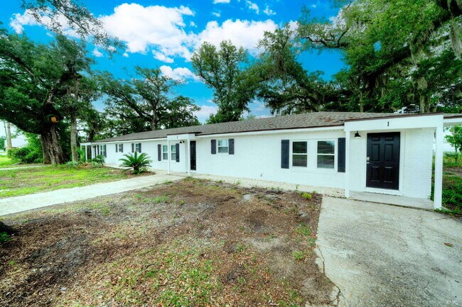 Primary Photo - Freshly Renovated 2 Bed apartment in Lynn ...