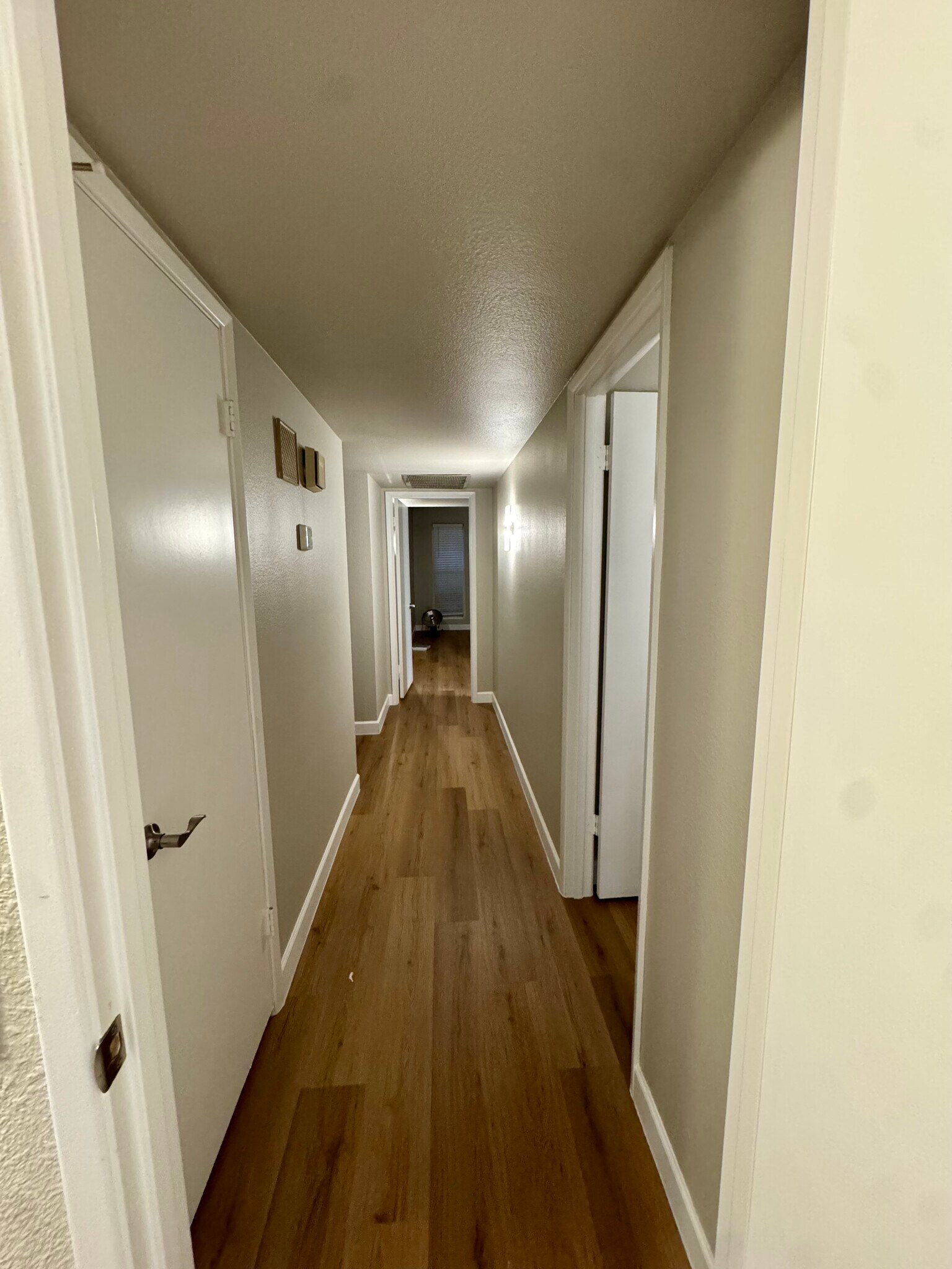 Building Photo - 20018 N Lakeforest Dr