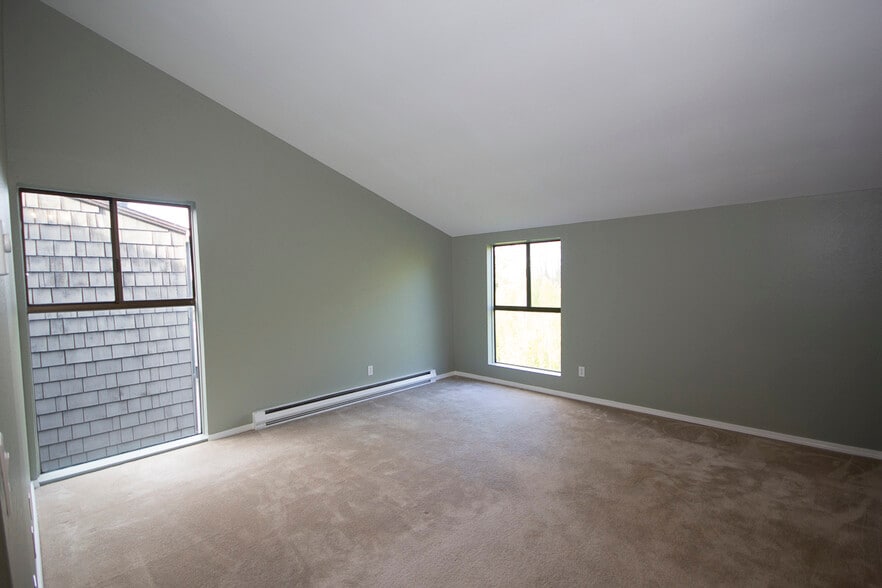 Building Photo - 6479 137th Avenue Northeast