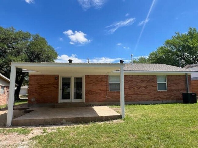 Building Photo - 1212 La Porte Dr