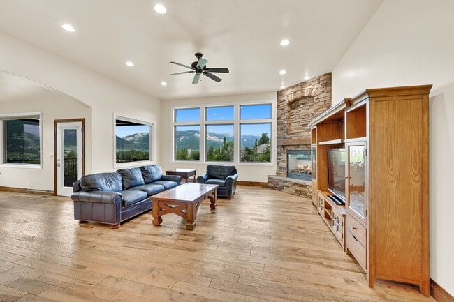 Building Photo - 3573 N Elkview Dr