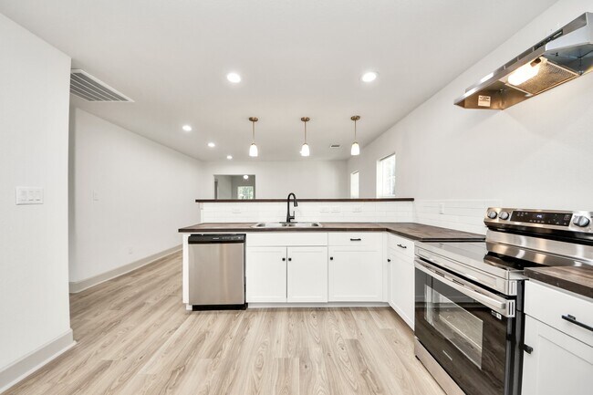 Building Photo - 2919 Rosedale St