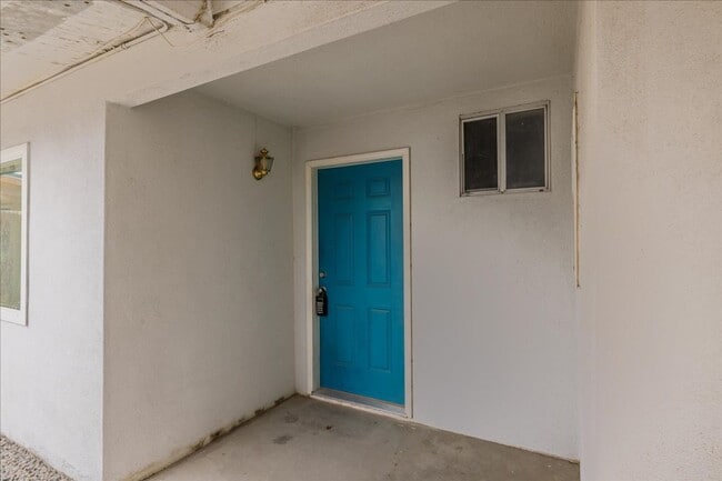 Building Photo - 3 Bed / 2 Bath Home with Two-Car Garage, Laundry and a Storage Shed/Work Space