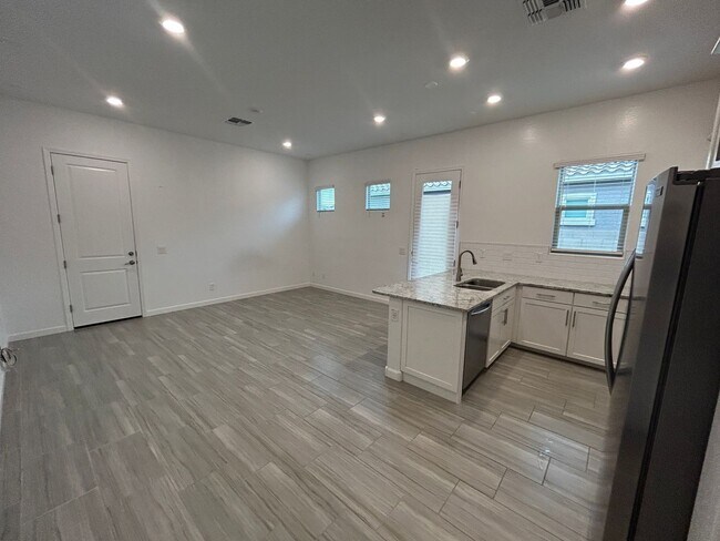 Building Photo - 16776 W Vereda Solana Dr.