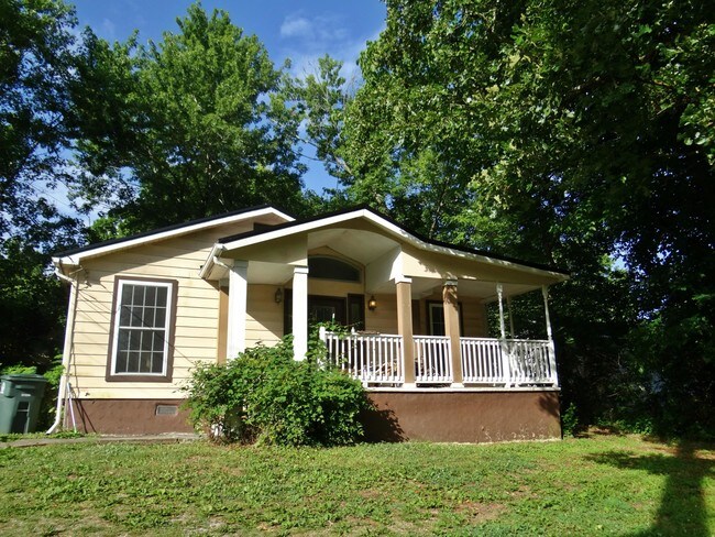 Building Photo - 8006 Igou Gap Rd