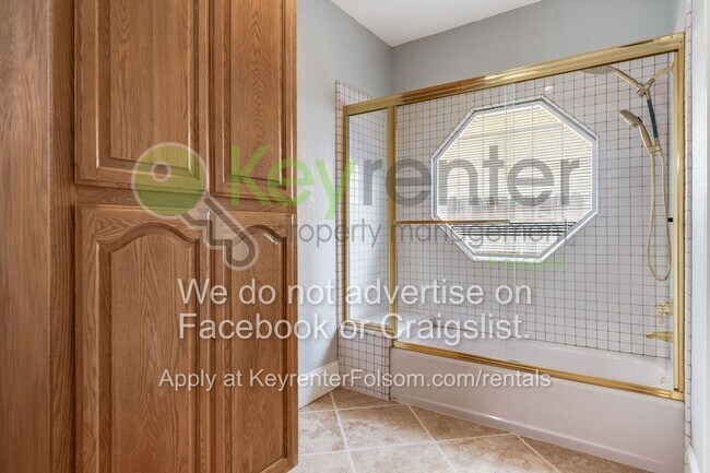 Building Photo - 124 Tomlinson Dr