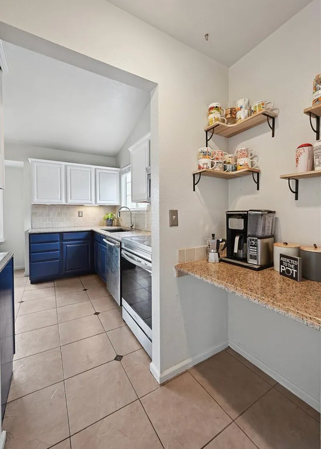 Building Photo - 646 S Joplin St