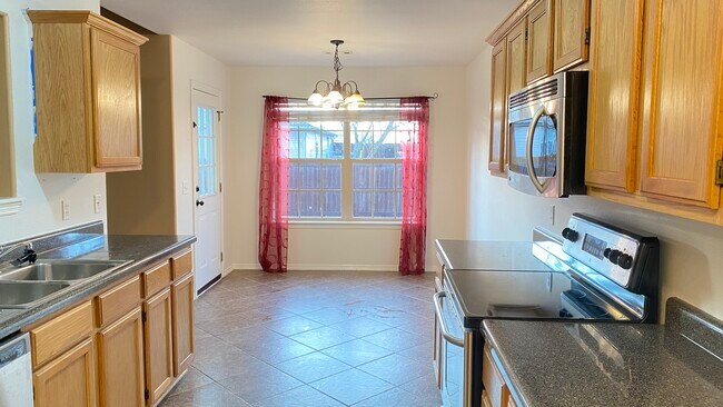 Building Photo - 230 Poplar Rd