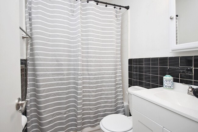 Building Photo - Dog-Friendly Duplex Near Shops at Stonefield