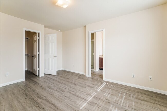Building Photo - 2422 Tomica Ct