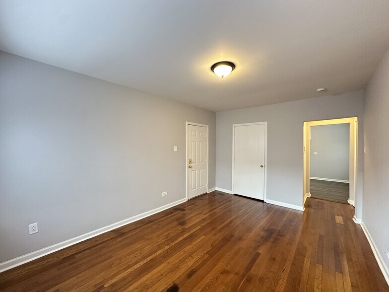Building Photo - 5740 N Winthrop Ave