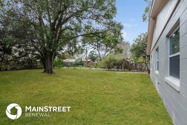 Building Photo - 5312 Wren St