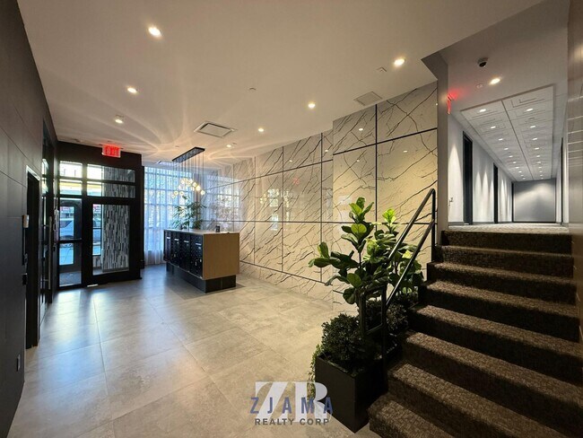 Building Photo - 1120 St Johns Pl