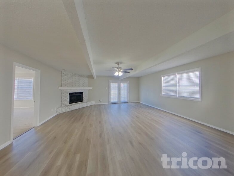 Building Photo - 737 SE 3rd St