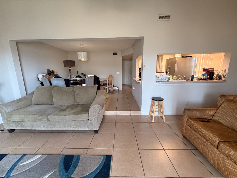 Building Photo - 332 Caribbean Dr