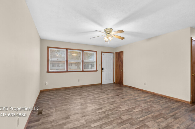 Living Room - 2224 W Bodeb St