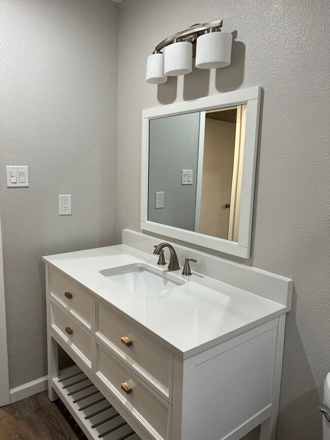 Building Photo - 1601 Pennsylvania St NE