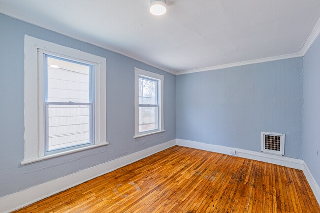 Building Photo - 383 Champlain St