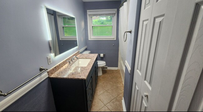 Building Photo - Washington - 3 Bedroom 1 Bathroom - Update...