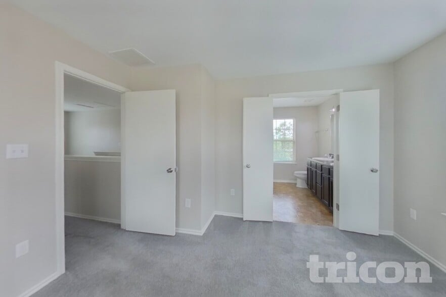 Building Photo - 15102 Verela Dr