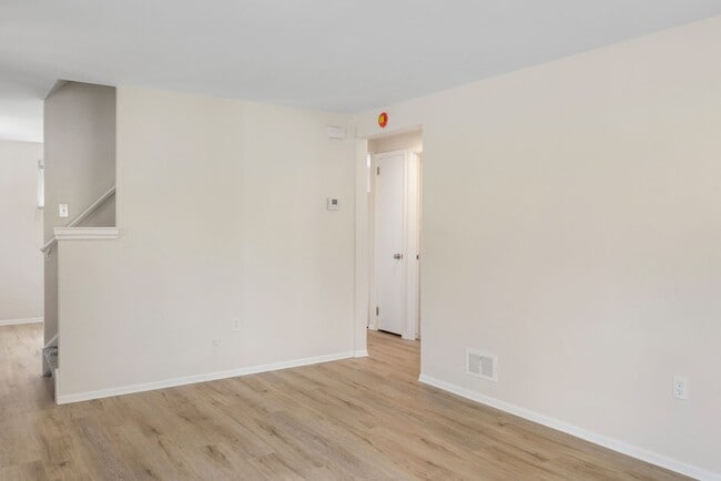 Building Photo - Recently Updated 3 Bedroom House In Mt. Wa...