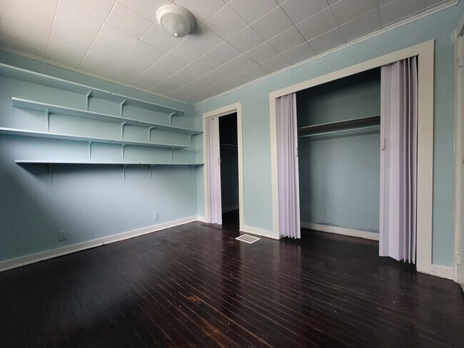 Building Photo - 426 Standish St