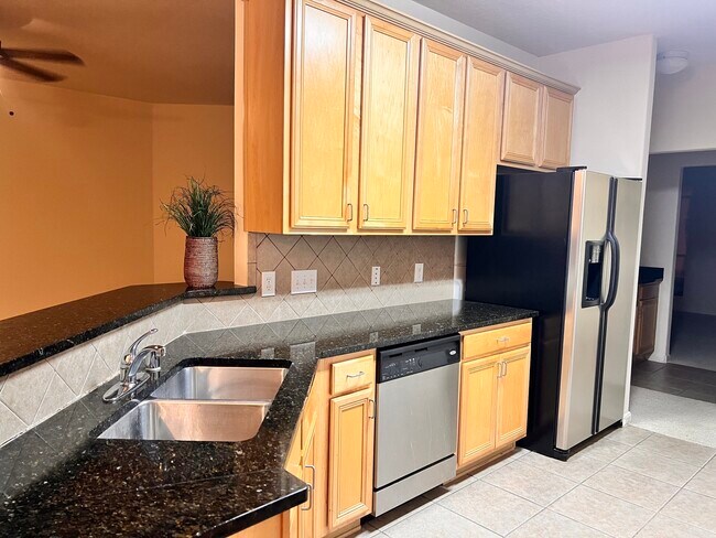 Building Photo - 9406 Lakeway View Ln