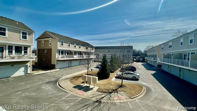 Building Photo - 1071 N Sherman Dr