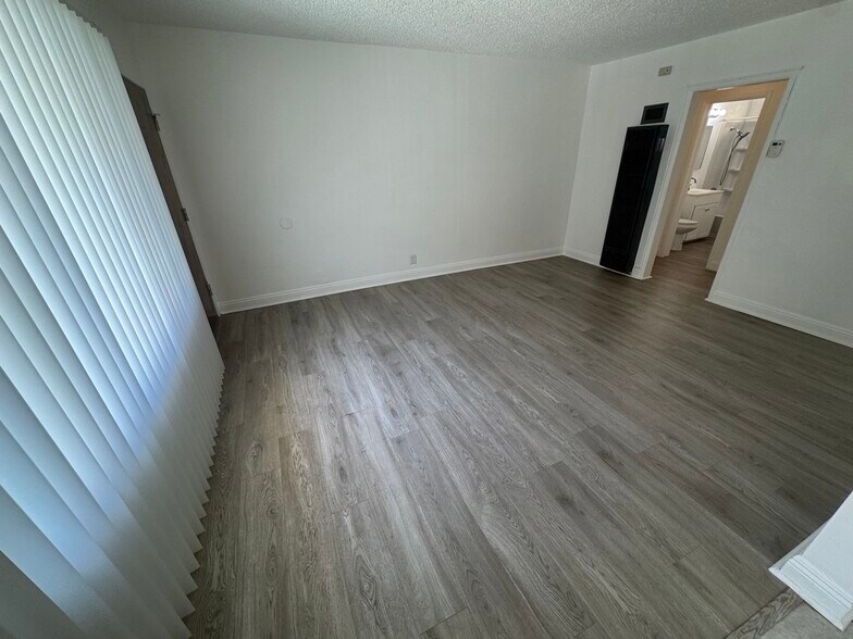 Building Photo - 2419 W Imperial Hwy