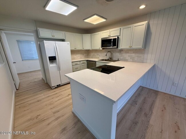 Building Photo - 222 7th St