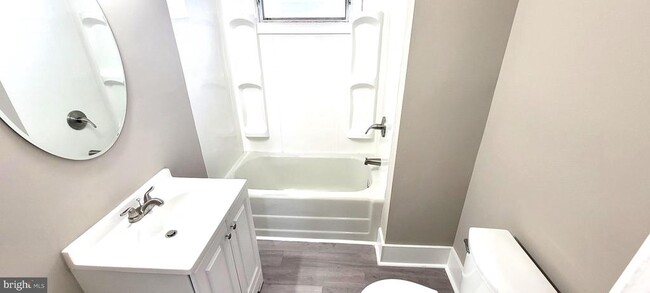 Building Photo - 104 Middleneck Ln