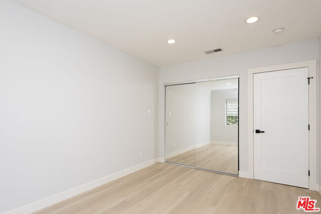 Building Photo - 14843 Morrison St