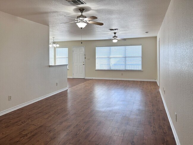 Building Photo - Charming Duplex with a Touch of Country Charm