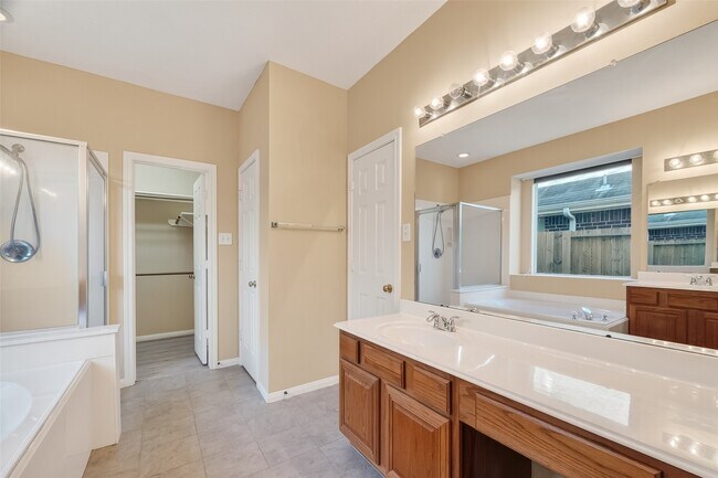 Building Photo - 910 Norfolk Dr