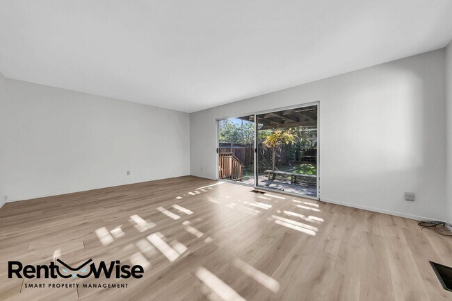 Building Photo - Present PM-Midtown Palo Alto Beauty-New Floors-Remodeled Bathrooms-Big Yard