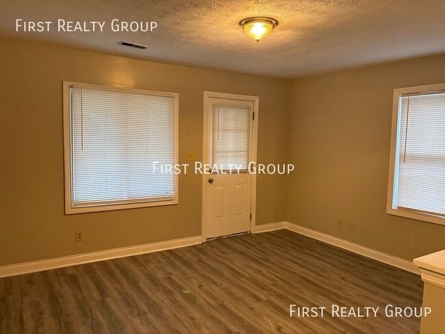 Building Photo - 7260 Mentz Rd