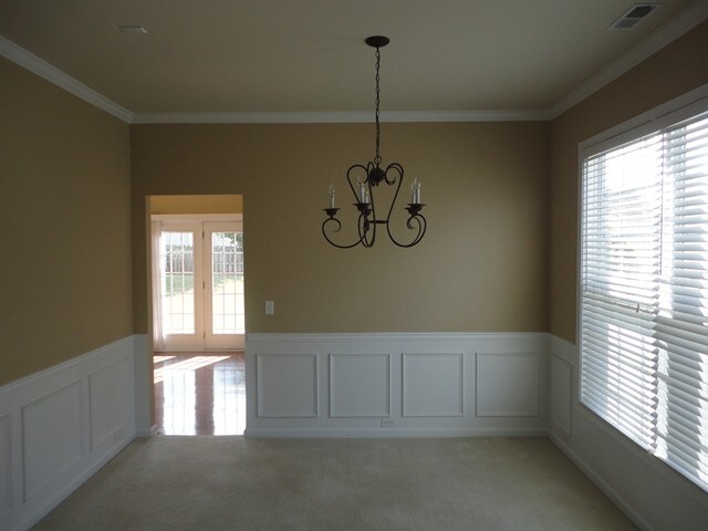 Building Photo - 10 Canso St