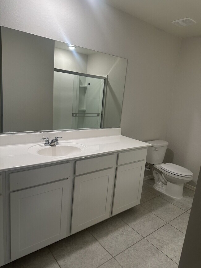 Building Photo - Beautiful, Spacious, and Newer Home, Solar Included!