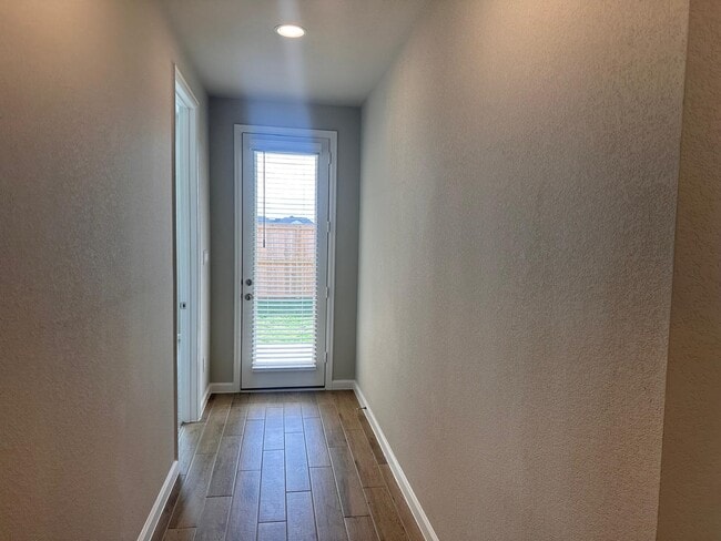 Building Photo - 6030 Cottontail Ln