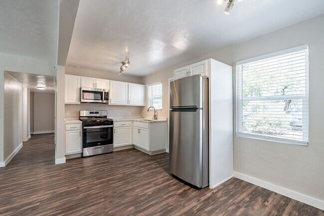 Building Photo - 305-315 N Highland Ave