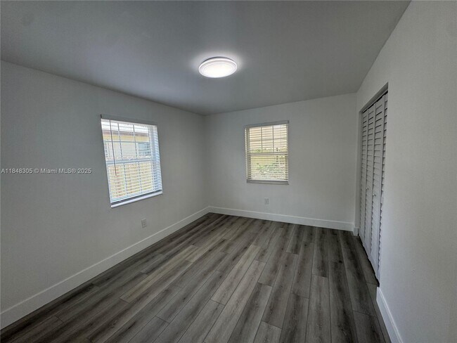 Building Photo - 1657 SW 44th Ave