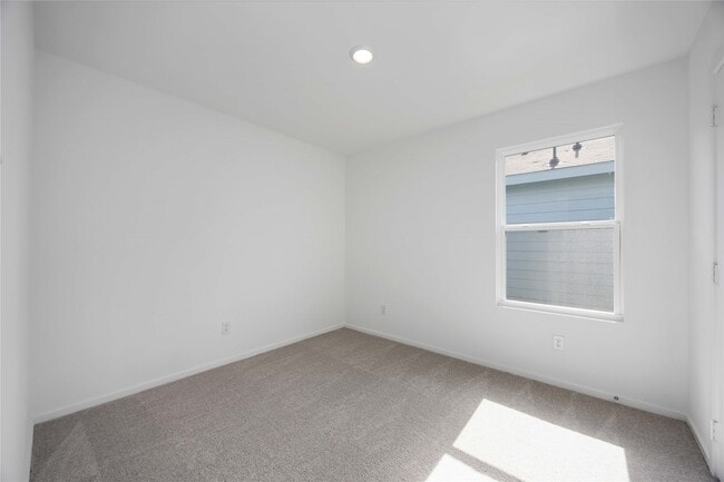 Building Photo - 385 Lucia Way