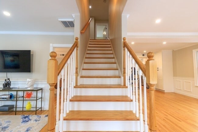 Building Photo - 58 Walnut St