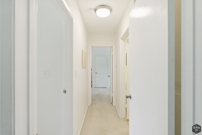 Building Photo - 5625 Green Valley Cir