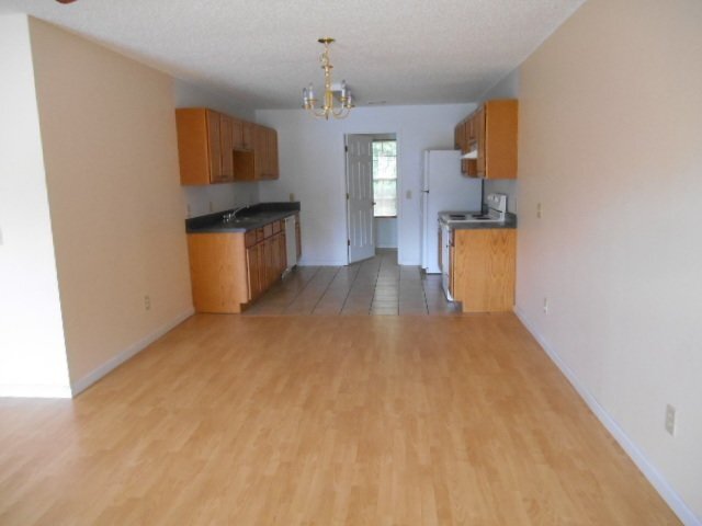 Building Photo - Duplex For Rent